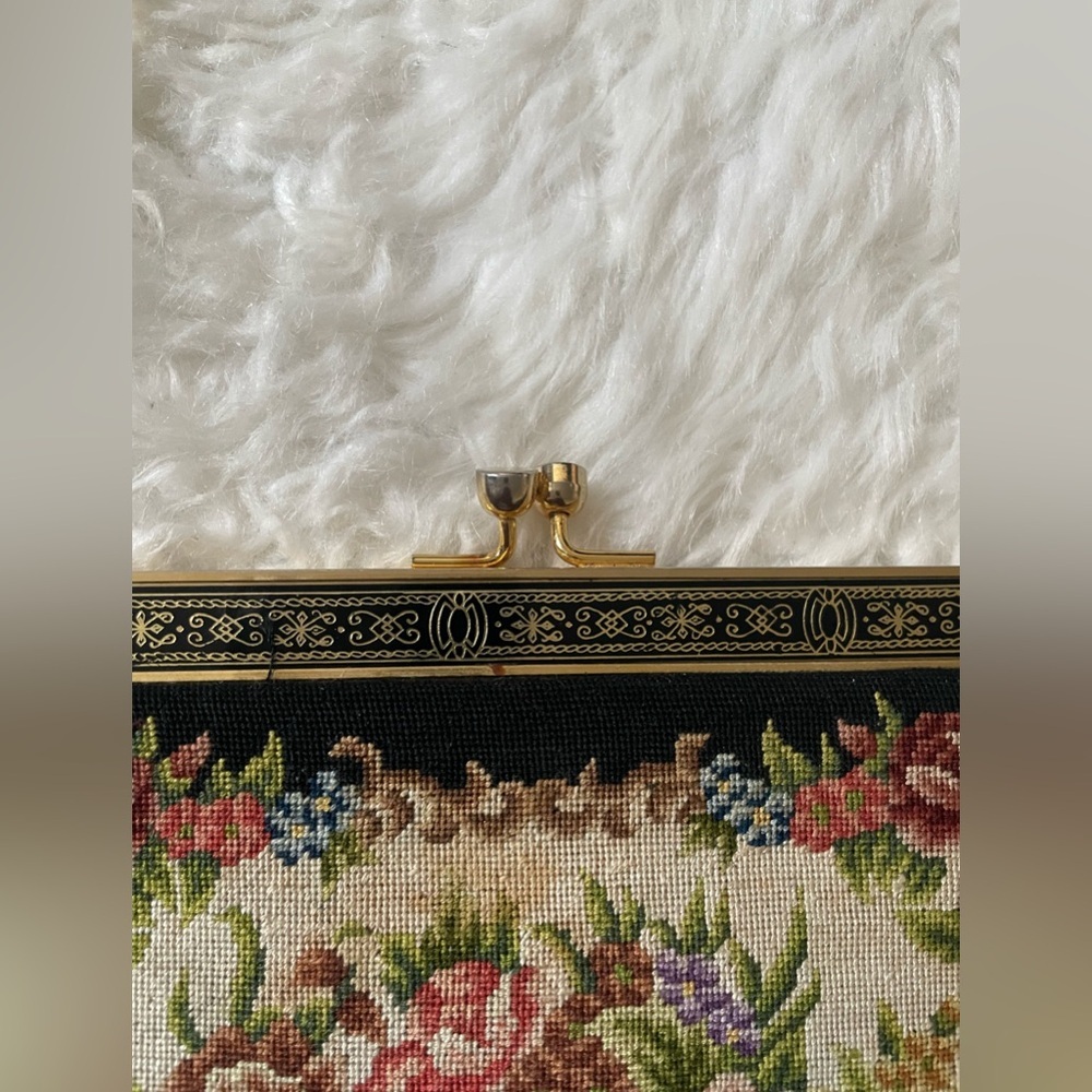 VINTAGE VICTORIAN TAPESTRY CLUTCH - Picture 7 of 11